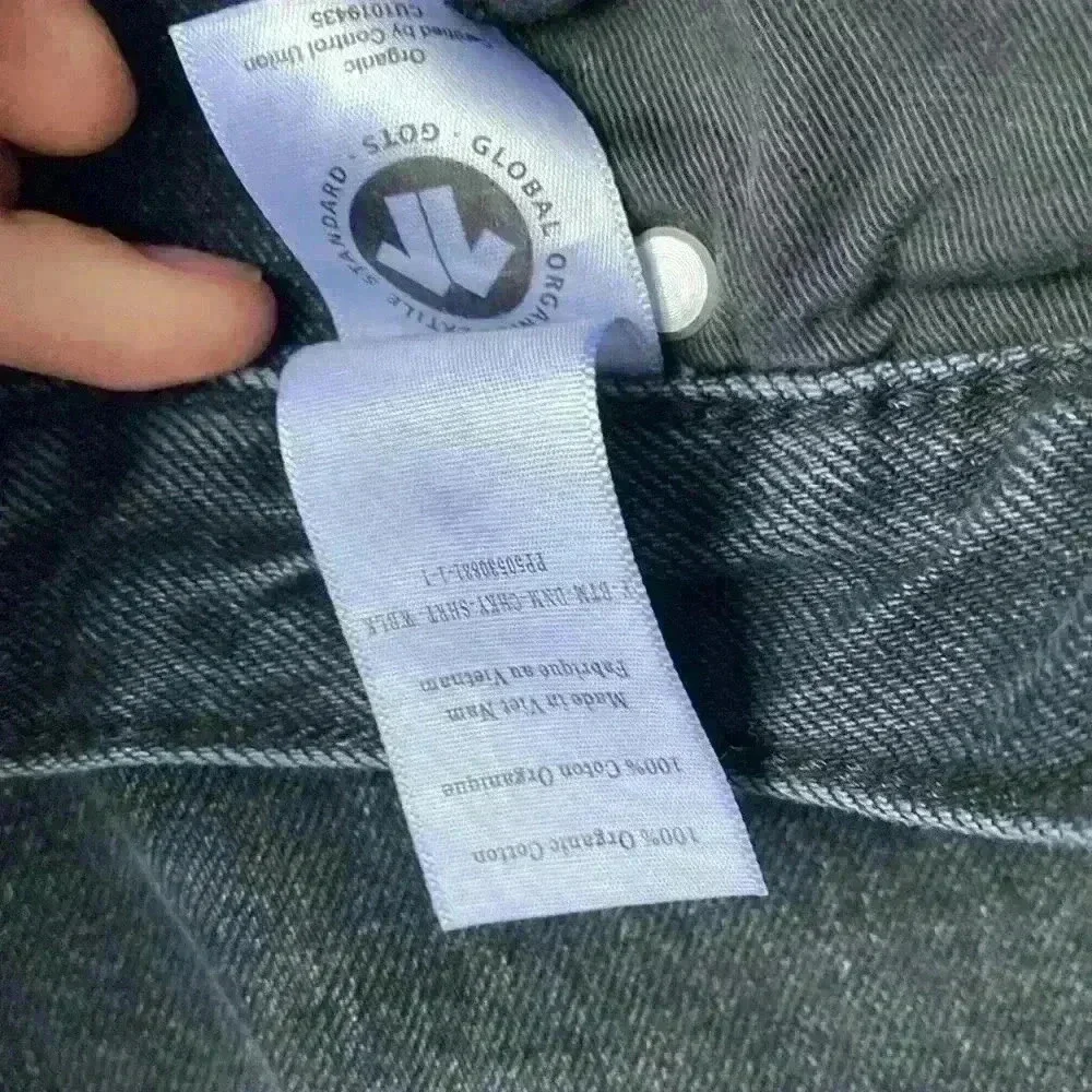 Everlane Cheeky Jean Short, high waisted Jean shorts black, size 33. - Picture 5 of 15